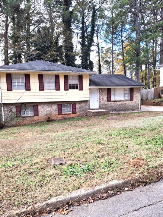 947 King James Dr in Morrow, GA - Building Photo