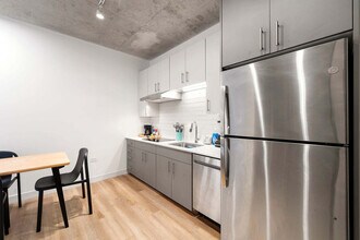 853 W Blackhawk St, Unit SI FL6-ID1466141P in Chicago, IL - Building Photo - Building Photo