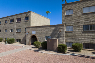 Cimmaron Springs in Phoenix, AZ - Building Photo - Building Photo