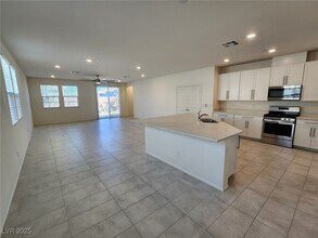 2910 Ventana Ridge Ave in Henderson, NV - Building Photo - Building Photo
