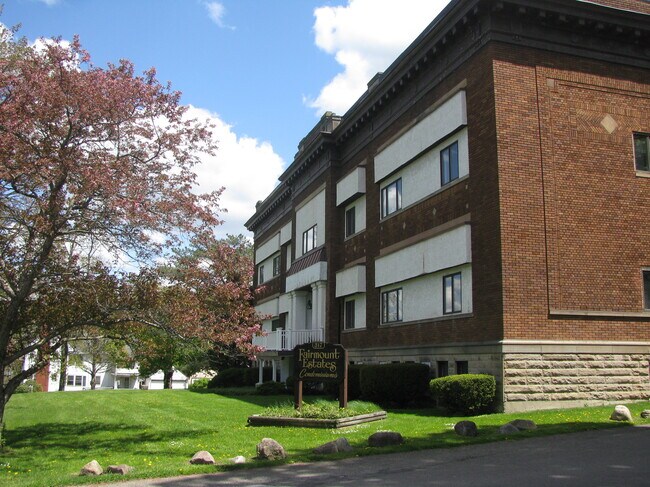 317 Fairmount Ave in Jamestown, NY - Building Photo - Building Photo