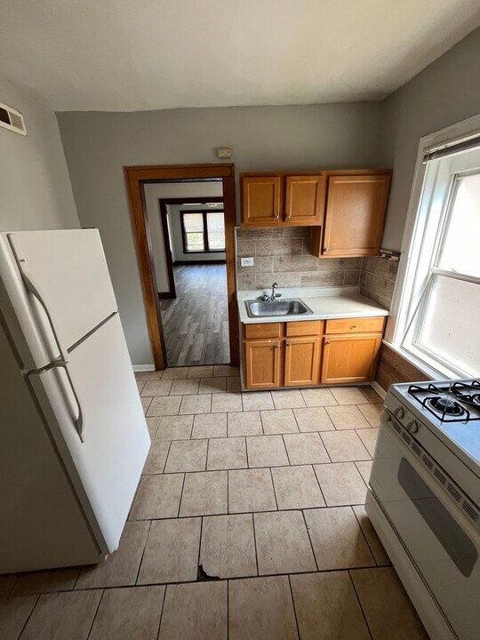10934 S Vernon Ave in Chicago, IL - Building Photo