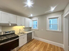 11 Belmont Sq, Unit 1 in Somerville, MA - Building Photo - Building Photo