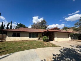 3015 E Shadid Dr in Colton, CA - Building Photo