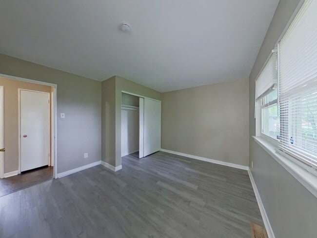 770 Manresa Ln in Florissant, MO - Building Photo - Building Photo