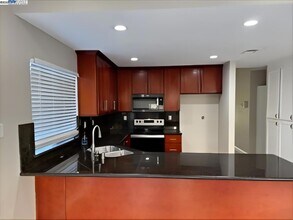 6221 Potrero Dr, Unit N285 in Newark, CA - Building Photo - Building Photo