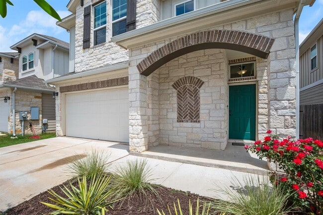 6406 Owl Creek Ln in Austin, TX - Building Photo - Building Photo