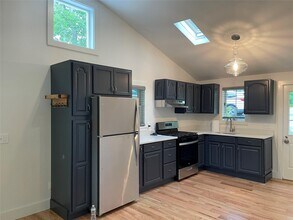 41 Chestnut Ave in East Setauket, NY - Building Photo - Building Photo