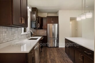 12126 SE 160th St in Renton, WA - Foto de edificio - Building Photo