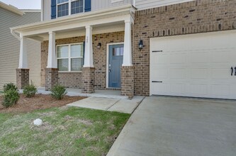 28 Tributary Wy in Fuquay Varina, NC - Building Photo - Building Photo