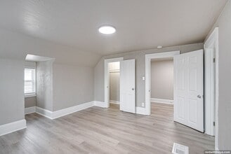 702 S Commercial St in Neenah, WI - Foto de edificio - Building Photo