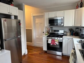 1122 Adams St, Unit 1 in Boston, MA - Foto de edificio - Building Photo