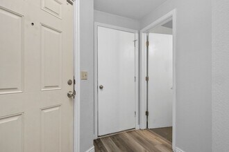 6690 W Douglas St in Boise, ID - Building Photo - Building Photo