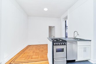 300 E 5th St in New York, NY - Building Photo - Building Photo