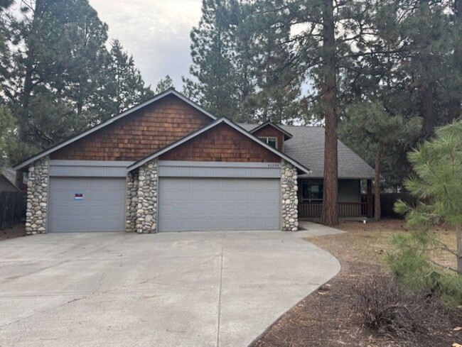 61234 Larkwood Dr in Bend, OR - Building Photo - Building Photo