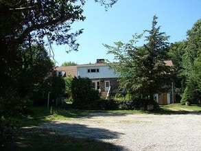 150 Washington Hwy in Smithfield, RI - Foto de edificio - Building Photo