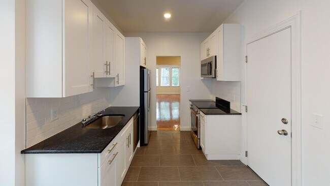 124 Sutherland Rd, Unit F in Boston, MA - Building Photo - Building Photo