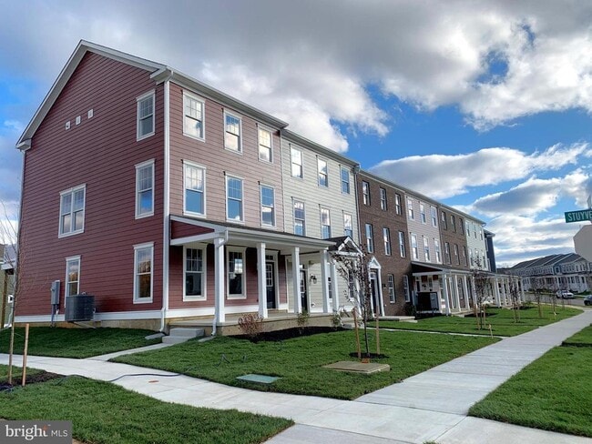 property at 872 Mapleton Ave