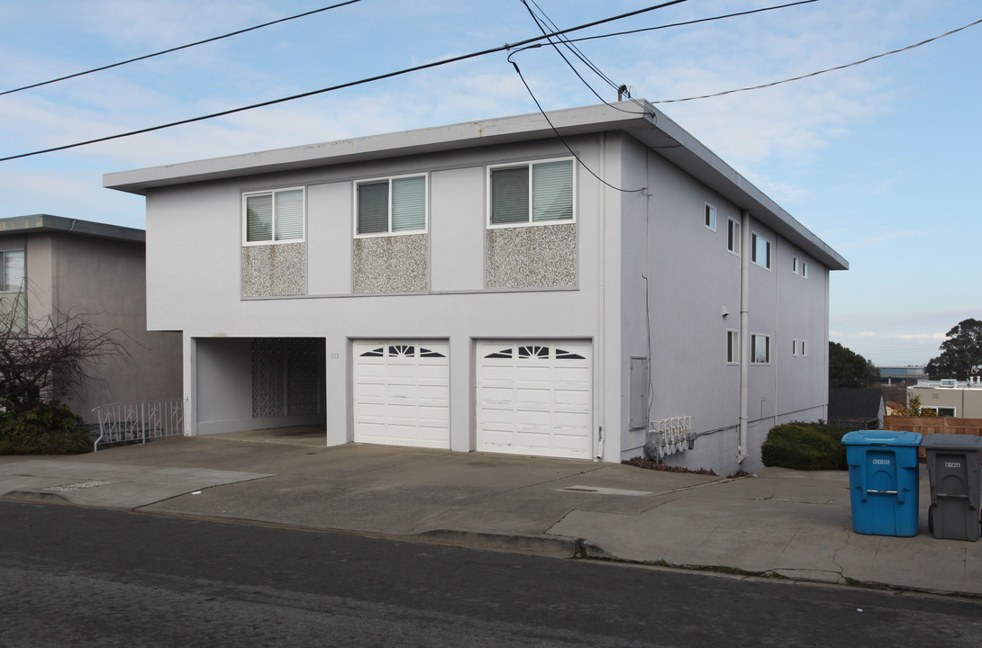 220 East Ave in San Bruno, CA - Building Photo