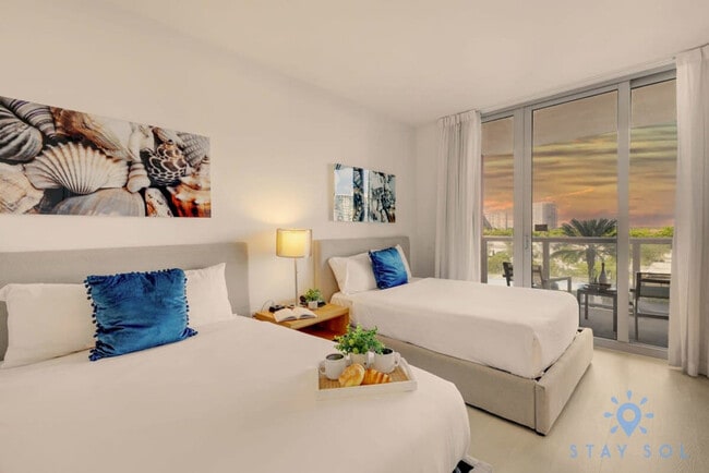 2602 E Hallandale Beach Blvd in Hallandale Beach, FL - Building Photo - Building Photo