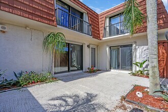 3900 County Line Rd in Tequesta, FL - Building Photo - Building Photo