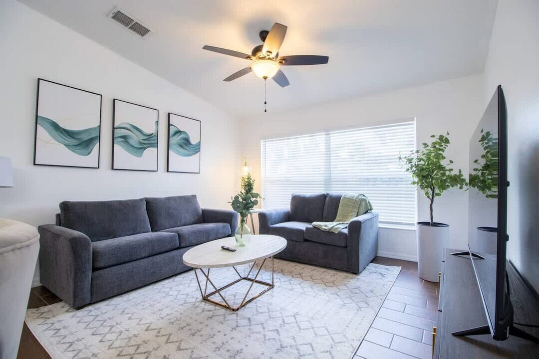 37135 Grassy Hill Ln in Dade City, FL - Foto de edificio