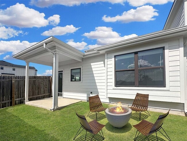 179 Threshing Rd in Mustang Ridge, TX - Building Photo - Building Photo