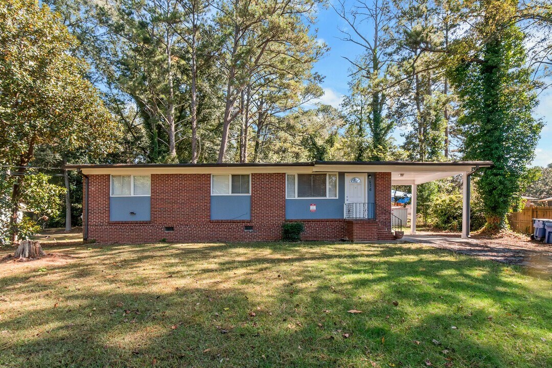 876 Laurelmont Dr SW in Atlanta, GA - Building Photo