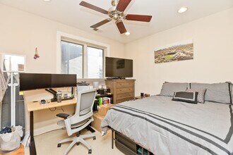 2414 W Moffat St in Chicago, IL - Building Photo - Building Photo