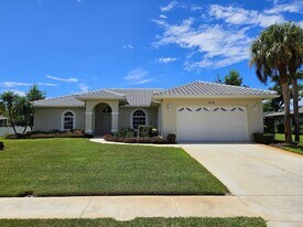 1578 Vermeer Dr in Nokomis, FL - Building Photo
