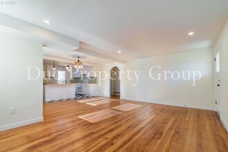 1358 8th St in Springfield, OR - Building Photo - Building Photo