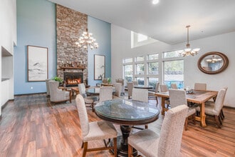 Creston Point in Seattle, WA - Building Photo - Building Photo