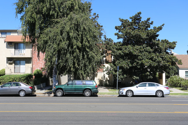 12015 Burbank Blvd in North Hollywood, CA - Building Photo - Building Photo