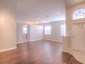 1261 NW 159th Ave in Pembroke Pines, FL - Foto de edificio - Building Photo