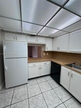 3390 Foxcroft Rd in Miramar, FL - Building Photo - Building Photo