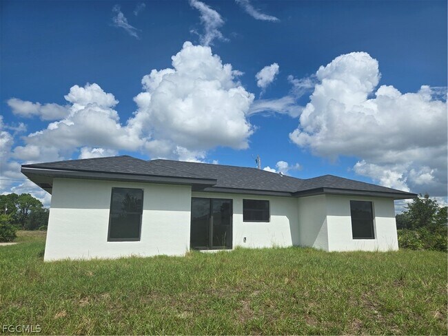 2707 30th St SW in Lehigh Acres, FL - Building Photo - Building Photo