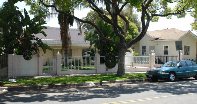 615 Cypress Ave in Santa Ana, CA - Foto de edificio - Building Photo