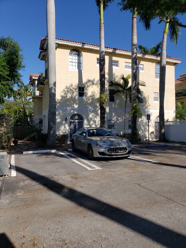 3356 Bird Ave, Unit 2 in Miami, FL - Building Photo - Building Photo