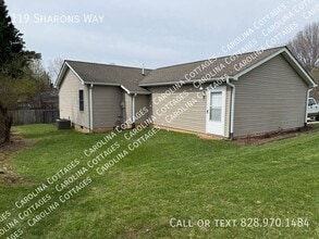 119 Sharons Way in East Flat Rock, NC - Building Photo - Building Photo