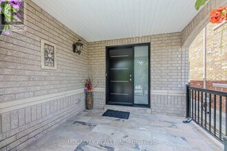 6 Linderwood Dr in Brampton, ON - Building Photo - Building Photo