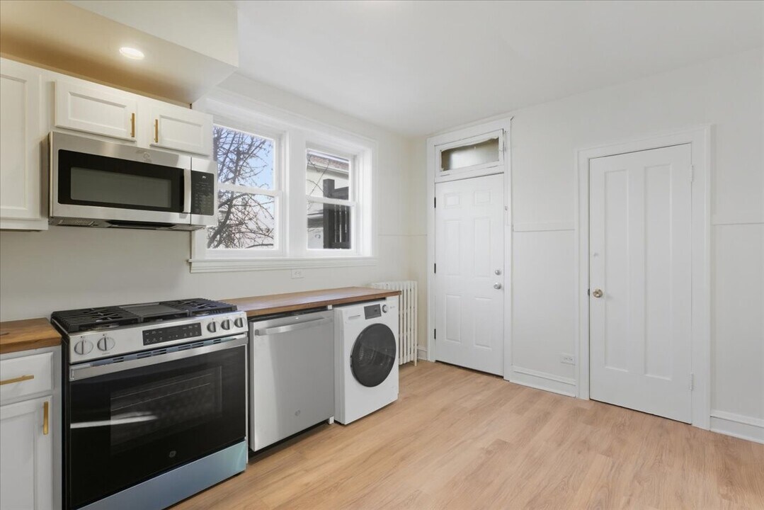 3214 N Linder Ave in Chicago, IL - Building Photo