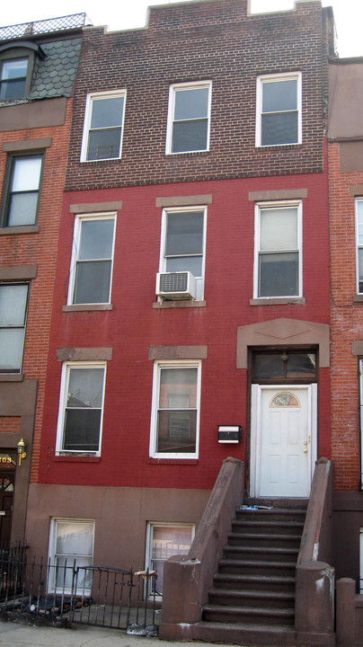 365 Hoyt St in Brooklyn, NY - Building Photo