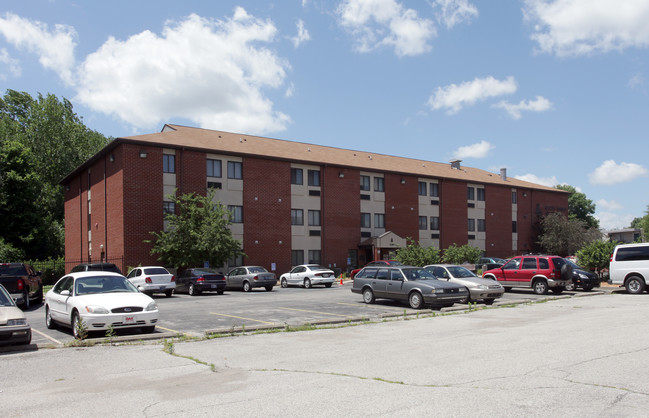 Booth Manor Apartments in Indianapolis, IN - Foto de edificio - Building Photo