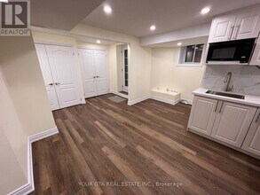 2164 Eighth Line in Oakville, ON - Building Photo - Building Photo