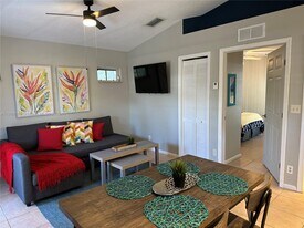 417 32nd St in West Palm Beach, FL - Building Photo