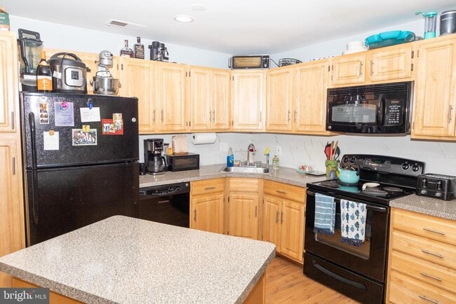 property at 1319 Forest Dr