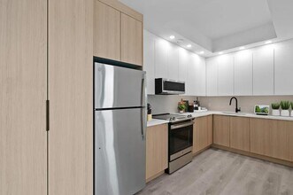 33-52-52 Crescent St in Queens, NY - Building Photo - Building Photo