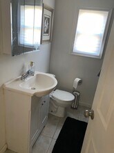 4200 H St SE, Unit Upper Unit in Washington, DC - Building Photo - Building Photo