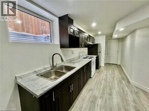 916 Magdalena Ct in Kitchener, ON - Building Photo - Building Photo