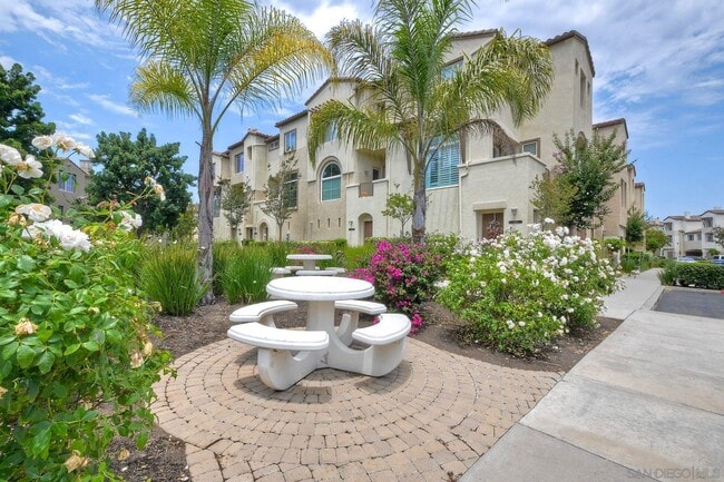 579 Almond Rd in San Marcos, CA - Building Photo - Building Photo